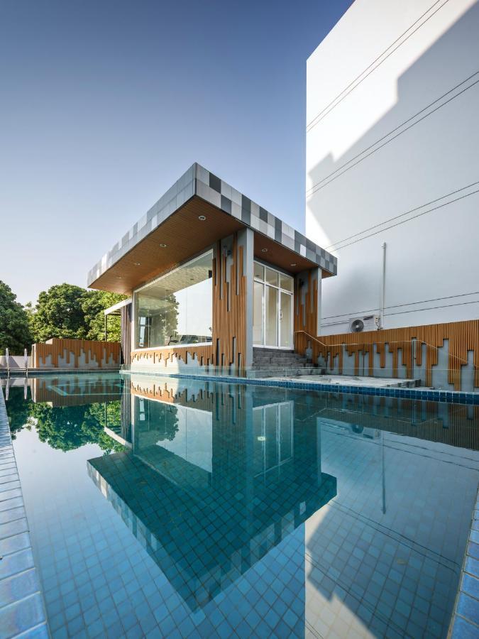 Western Prime Square Hotel 4*